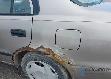 2001 Chevrolet Prizm z USA, uszkodzony, nr VIN 1Y1SK52821Z413842